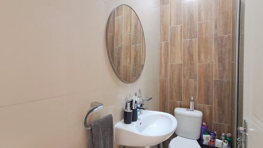 To Let 2 Bedroom Property for Rent in Buh Rein Estate Western Cape